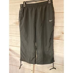 Brand New Nike Women's Size Small Black Cropped Capris Pants Athleisure Training